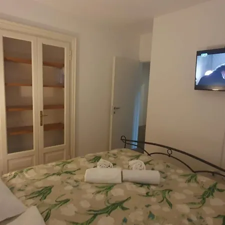 Konukevi Max *